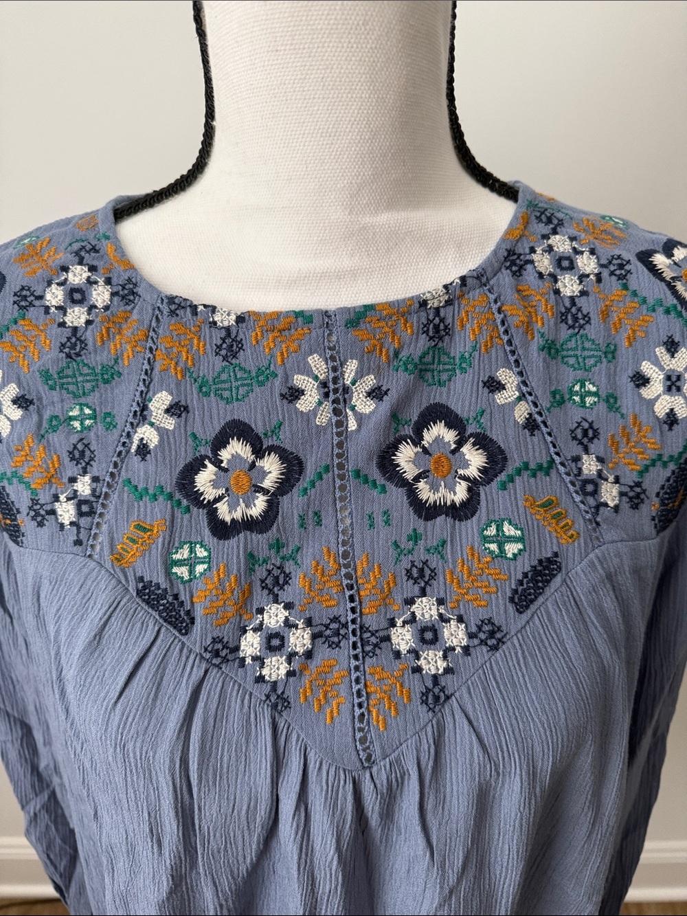 Harper by Francesca’s Embroidered Floral Yoke Long-Sleeve Top, Size Medium - Picture 2 of 7